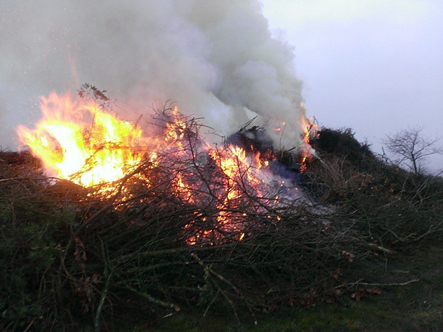 Vorzeitiges Osterfeuer