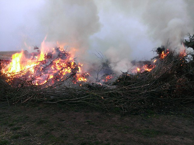 Vorzeitiges Osterfeuer