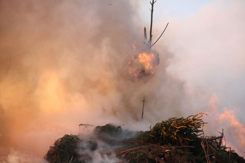 Osterfeuer &uuml;ber Krimderode 2016