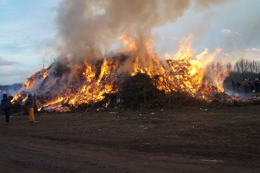 Osterfeuer in Bielen