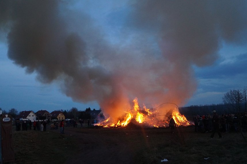 Osterfeuer in Bielen