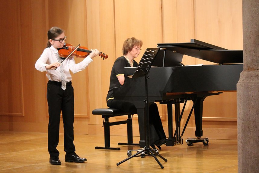 Junge Geiger im Konzert