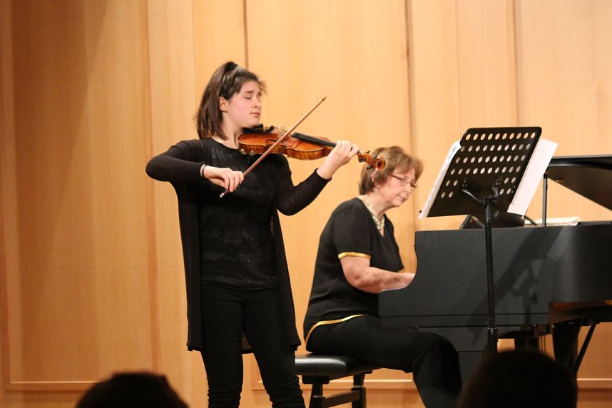 Junge Geiger im Konzert