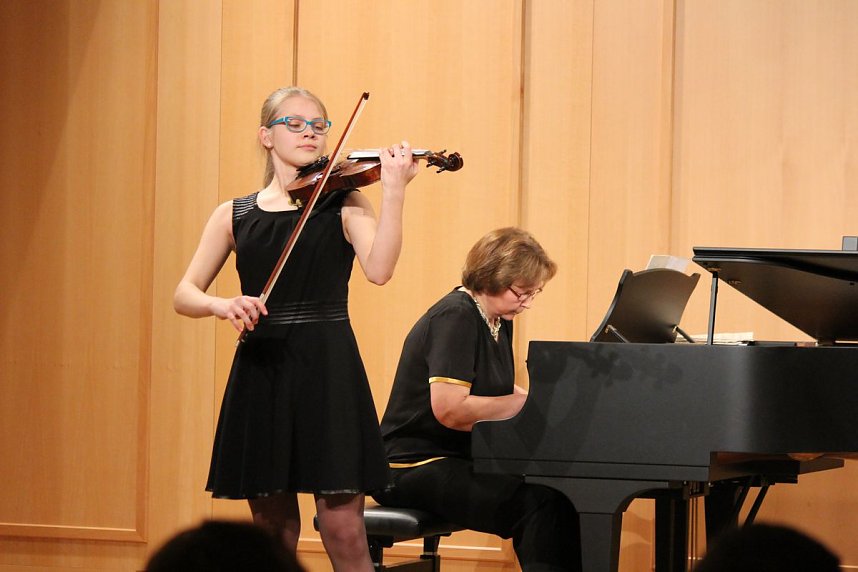 Junge Geiger im Konzert