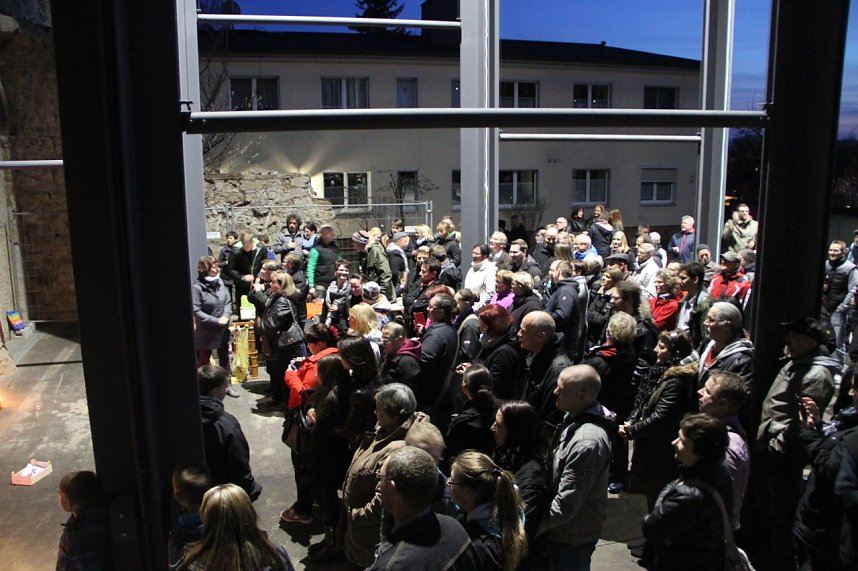 Geburtagsparty mit Rock und Dudelsack - vor der Frauenbergkirche wurde gestern f&uuml;r einen guten Zweck gefeiert