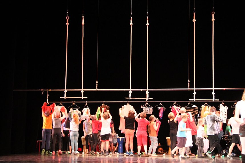 No money - pure honey - die Kinder des Zirkus Zappelini zeigten am Abend, was sie drauf haben