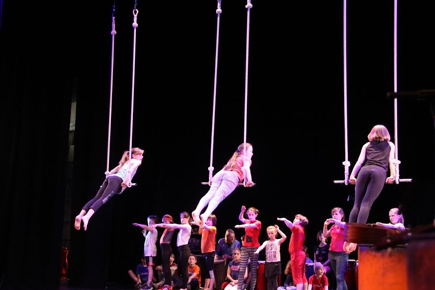 No money - pure honey - die Kinder des Zirkus Zappelini zeigten am Abend, was sie drauf haben