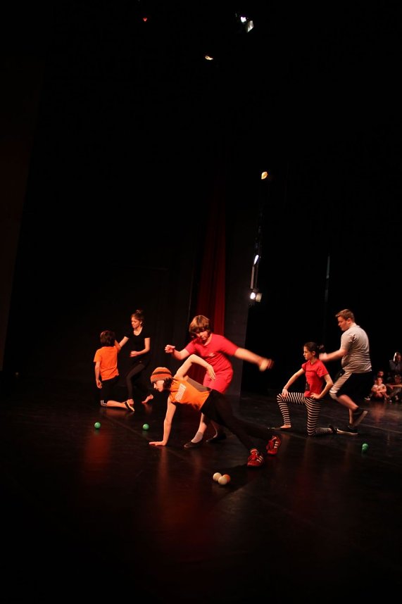 No money - pure honey - die Kinder des Zirkus Zappelini zeigten am Abend, was sie drauf haben