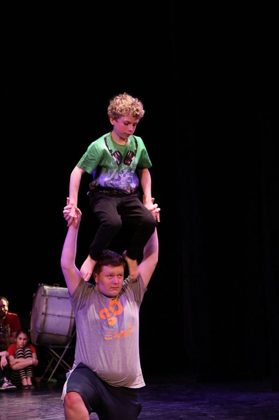 No money - pure honey - die Kinder des Zirkus Zappelini zeigten am Abend, was sie drauf haben