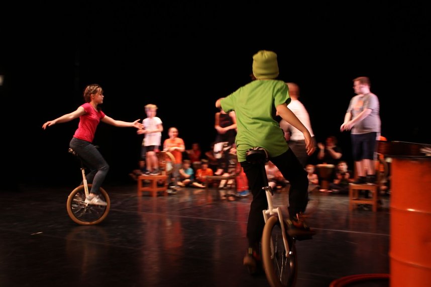 No money - pure honey - die Kinder des Zirkus Zappelini zeigten am Abend, was sie drauf haben