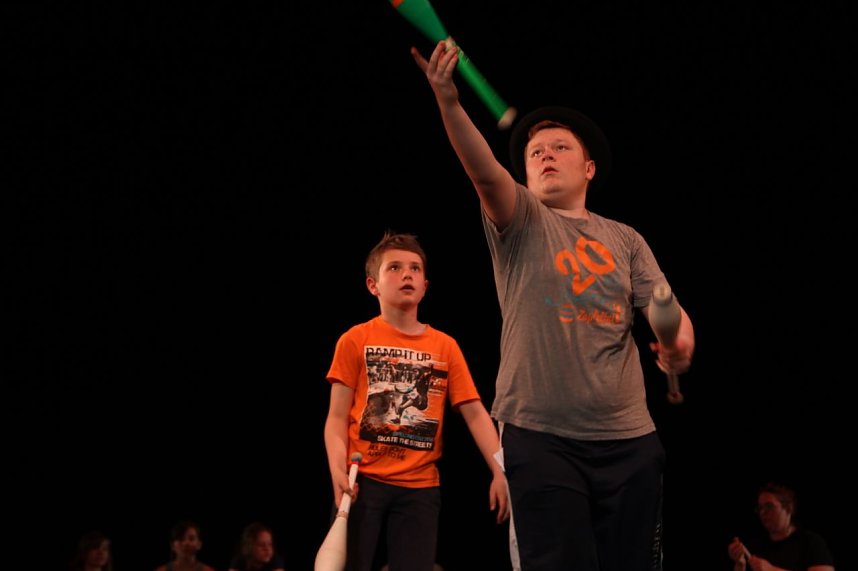 No money - pure honey - die Kinder des Zirkus Zappelini zeigten am Abend, was sie drauf haben