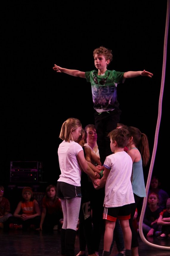 No money - pure honey - die Kinder des Zirkus Zappelini zeigten am Abend, was sie drauf haben