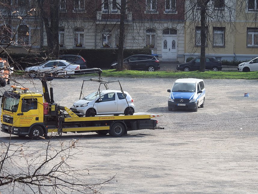 Fr&uuml;hjahrsputz auf dem August-Bebel-Platz in Nordhausen