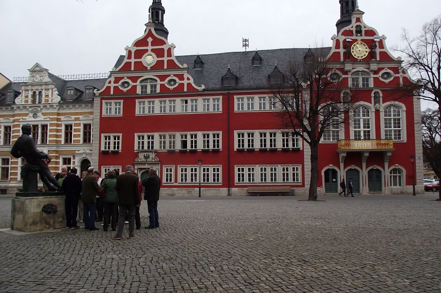 Vor�dem Rathaus in Arnstadt.