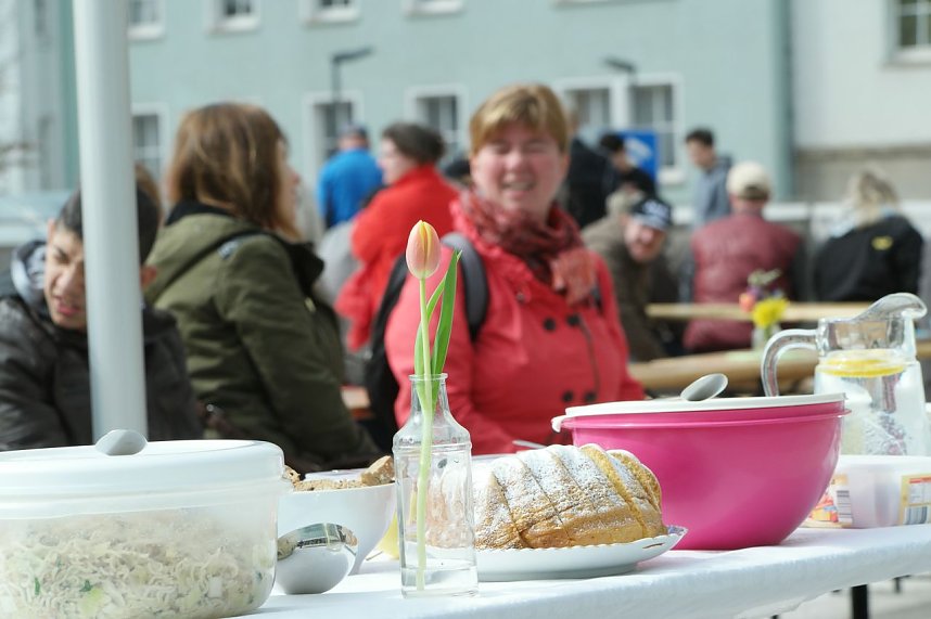 Begegnungsbrunch auf der Leseterrasse
