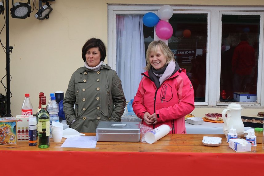 Sportplatz in Steinbr&uuml;cken eingeweiht