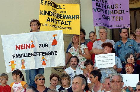 August: Demo gegen die Familienoffensive