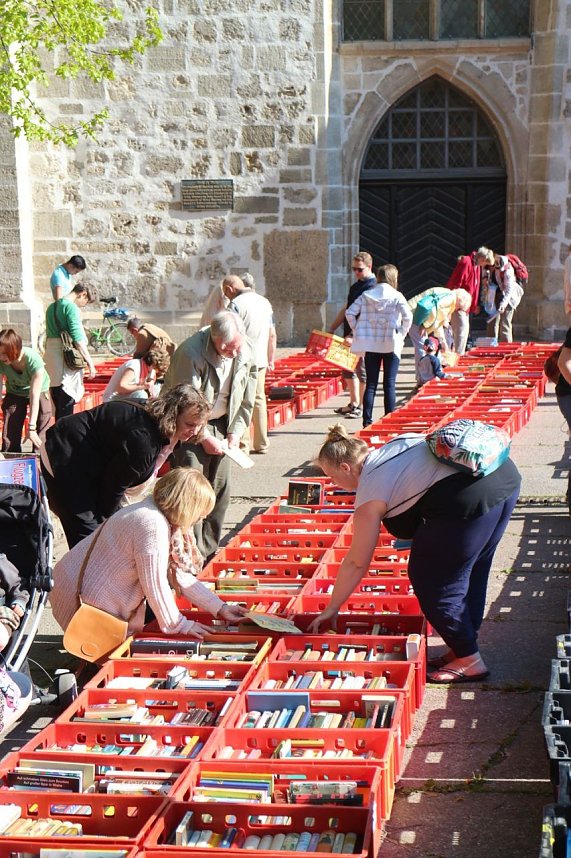 Erstmals mehr als 1000 Kisten voller B&uuml;cher - der gro&szlig;e KILA B&uuml;cherflohmarkt
