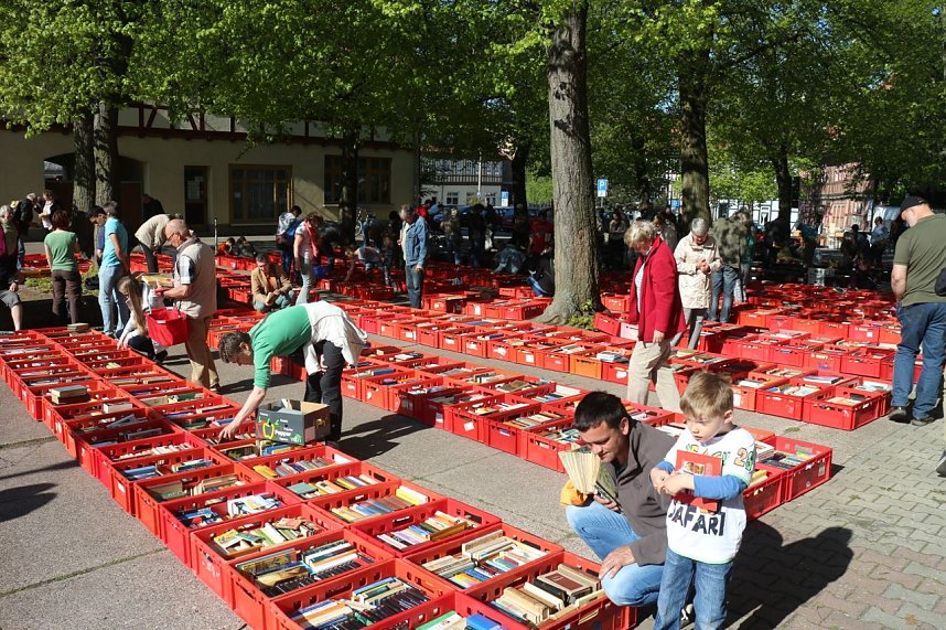 Erstmals mehr als 1000 Kisten voller B&uuml;cher - der gro&szlig;e KILA B&uuml;cherflohmarkt
