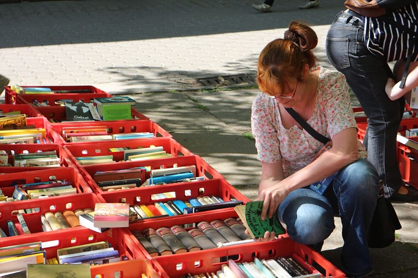 Erstmals mehr als 1000 Kisten voller B&uuml;cher - der gro&szlig;e KILA B&uuml;cherflohmarkt