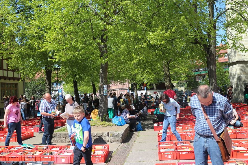 Erstmals mehr als 1000 Kisten voller B&uuml;cher - der gro&szlig;e KILA B&uuml;cherflohmarkt