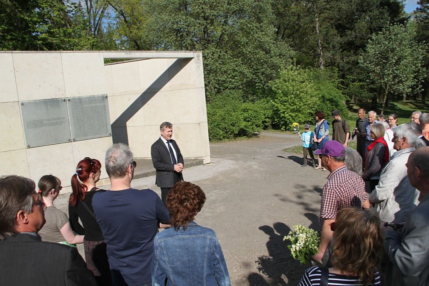 Kranzniederlegung zum Tag der Befreiung