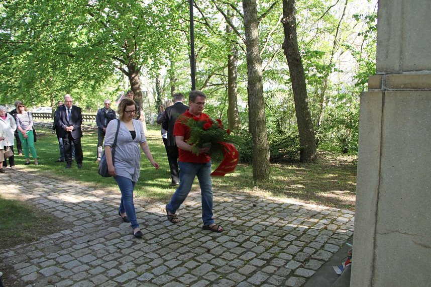 Kranzniederlegung zum Tag der Befreiung