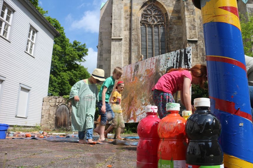 Actionpainting an der Jugendkunstschule