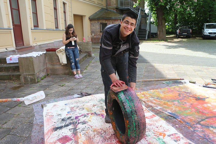 Actionpainting an der Jugendkunstschule