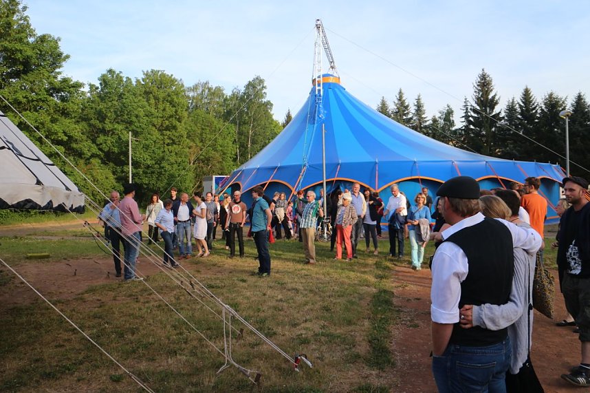 Premiere im neuen Nordh&auml;user Zirkuszelt