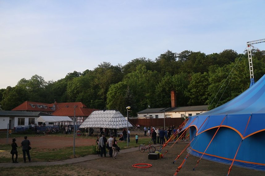 Premiere im neuen Nordh&auml;user Zirkuszelt