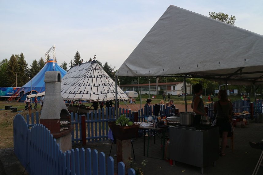 Premiere im neuen Nordh&auml;user Zirkuszelt