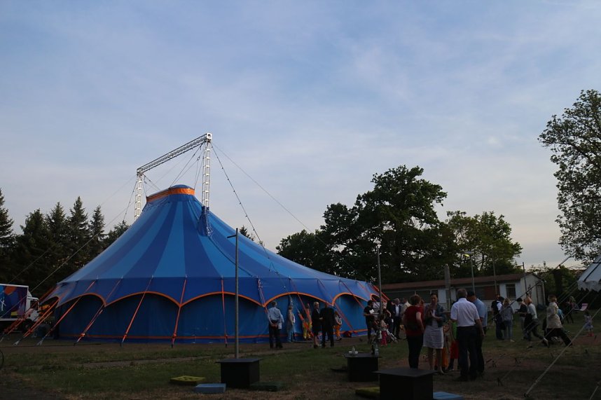 Premiere im neuen Nordh&auml;user Zirkuszelt