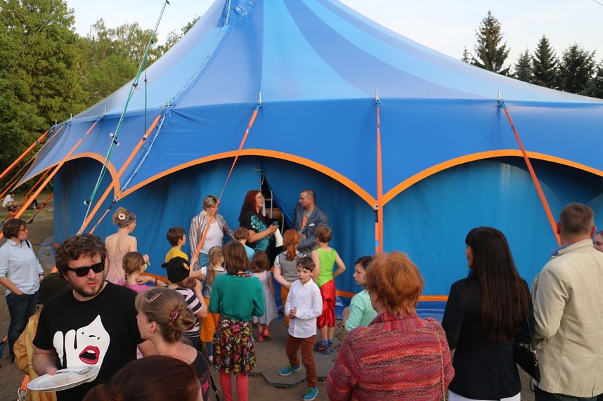 Premiere im neuen Nordh&auml;user Zirkuszelt