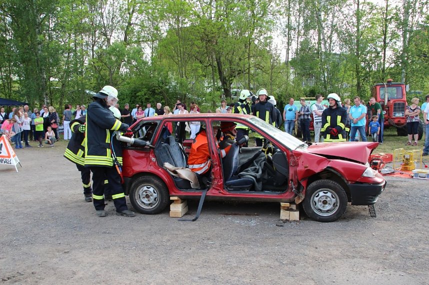 Feuerwehrtechnik pr&auml;sentiert