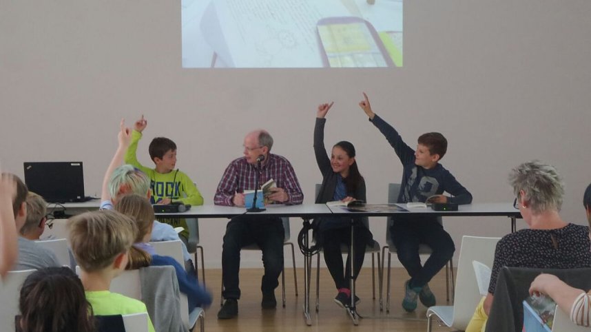 Die Sch&uuml;lerinnen und Sch&uuml;ler der Grundschule K&auml;the Kollwitz durften ihre eigenen Geschichten in der Stadtbibliothek vortragen