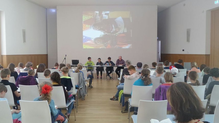 Die Sch&uuml;lerinnen und Sch&uuml;ler der Grundschule K&auml;the Kollwitz durften ihre eigenen Geschichten in der Stadtbibliothek vortragen