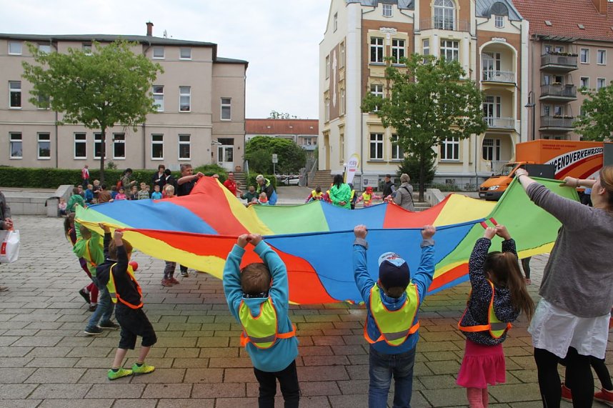 "Sicherheit braucht K&ouml;pfchen" auf dem Theaterplatz Nordhausen