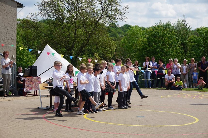 Erste Hohensteintag in Klettenberg: Klasse 3 pr&auml;sentiert Russland