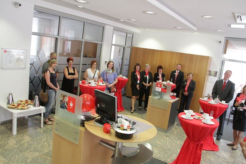 Sieben gl&uuml;ckliche Gewinner kamen beim gro&szlig;en Vereinsvoting der Sparkasse aus Harztor