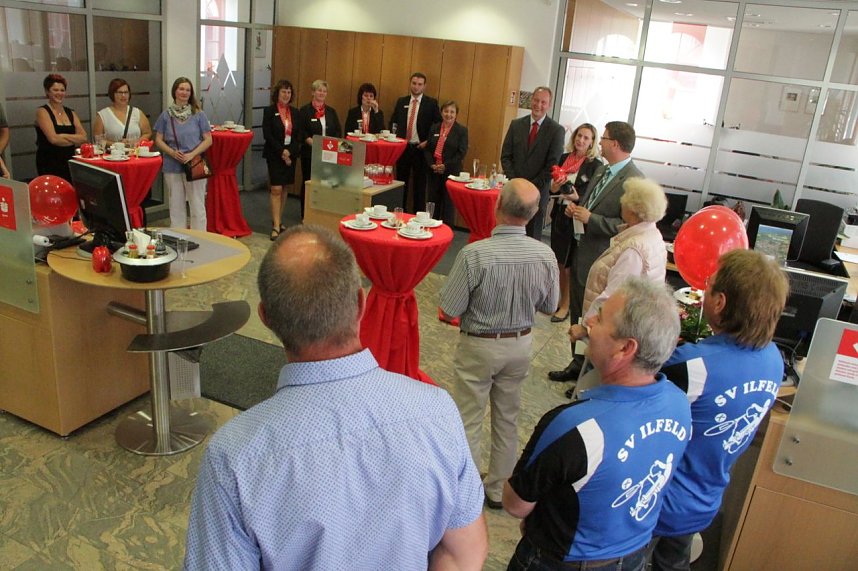 Sieben gl&uuml;ckliche Gewinner kamen beim gro&szlig;en Vereinsvoting der Sparkasse aus Harztor