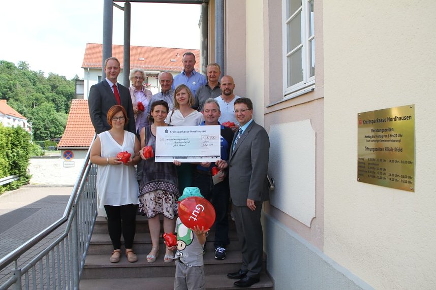 Sieben gl&uuml;ckliche Gewinner kamen beim gro&szlig;en Vereinsvoting der Sparkasse aus Harztor