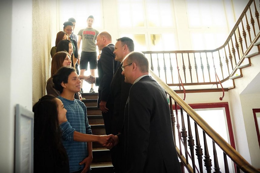 Minister Tiefensee besuchte Hochschule