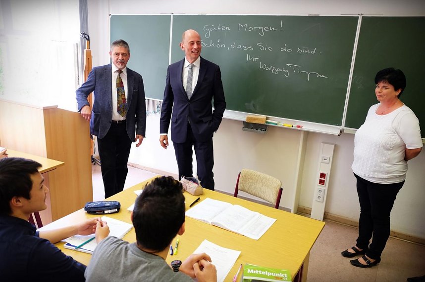 Minister Tiefensee besuchte Hochschule