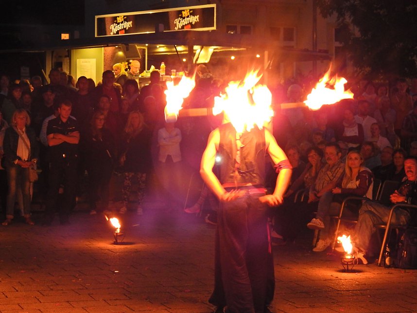 Extase vor dem Theater