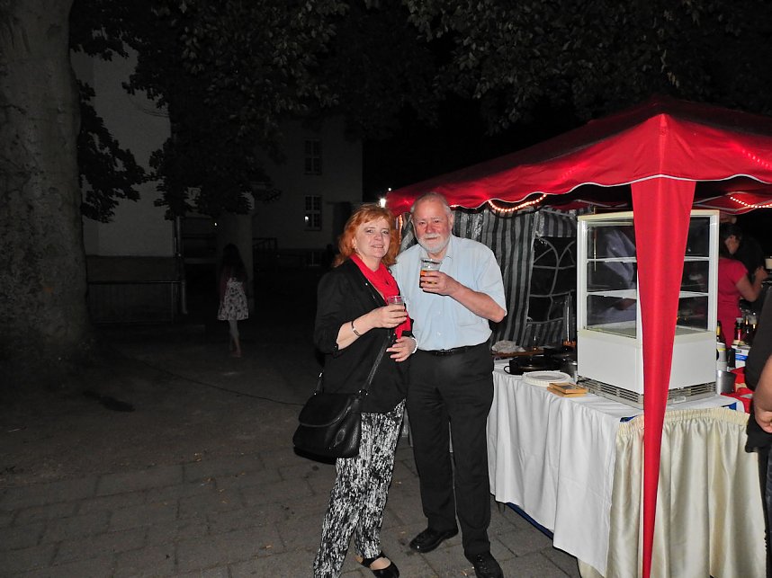 Extase vor dem Theater