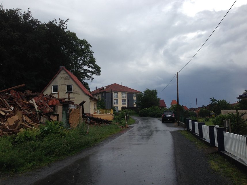Aufr&auml;umarbeiten nach der Windhose