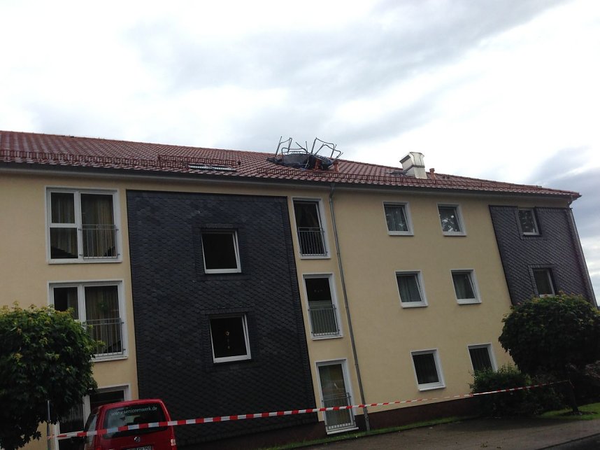 Aufr&auml;umarbeiten nach der Windhose