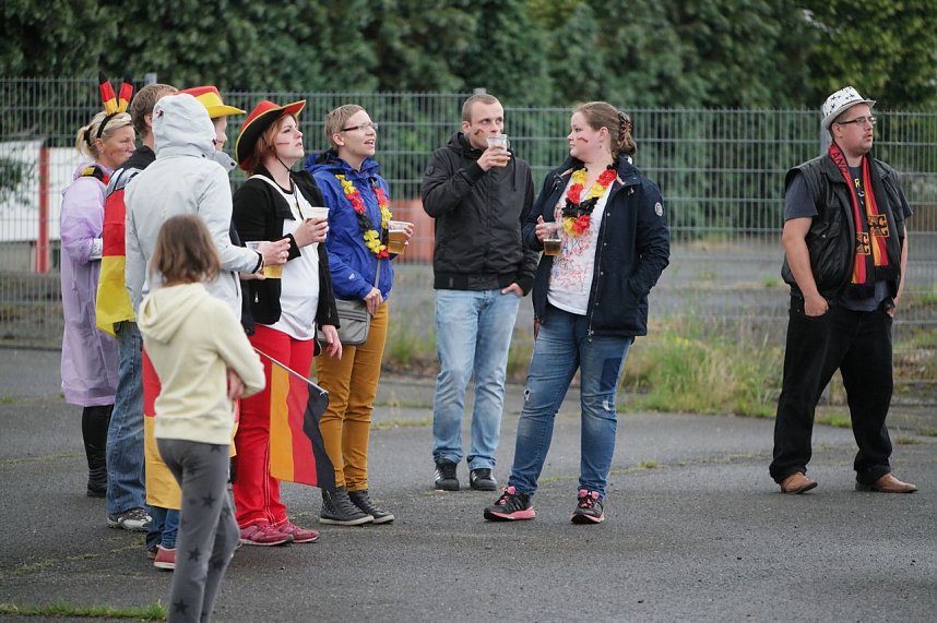 Fans gucken Deutschland gegen Polen