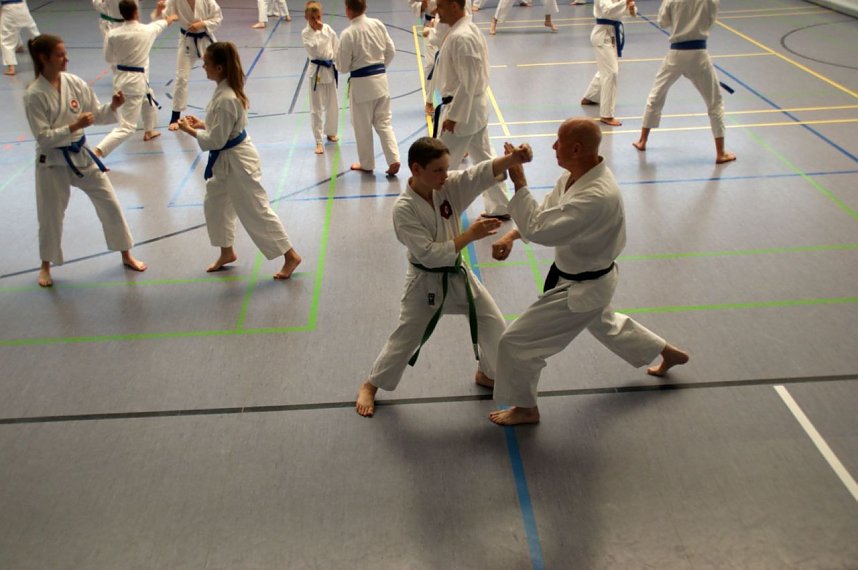 Karate mit Hitze, Sturm und Gaudi & au&szlig;ergew&ouml;hnliche Ehrungen